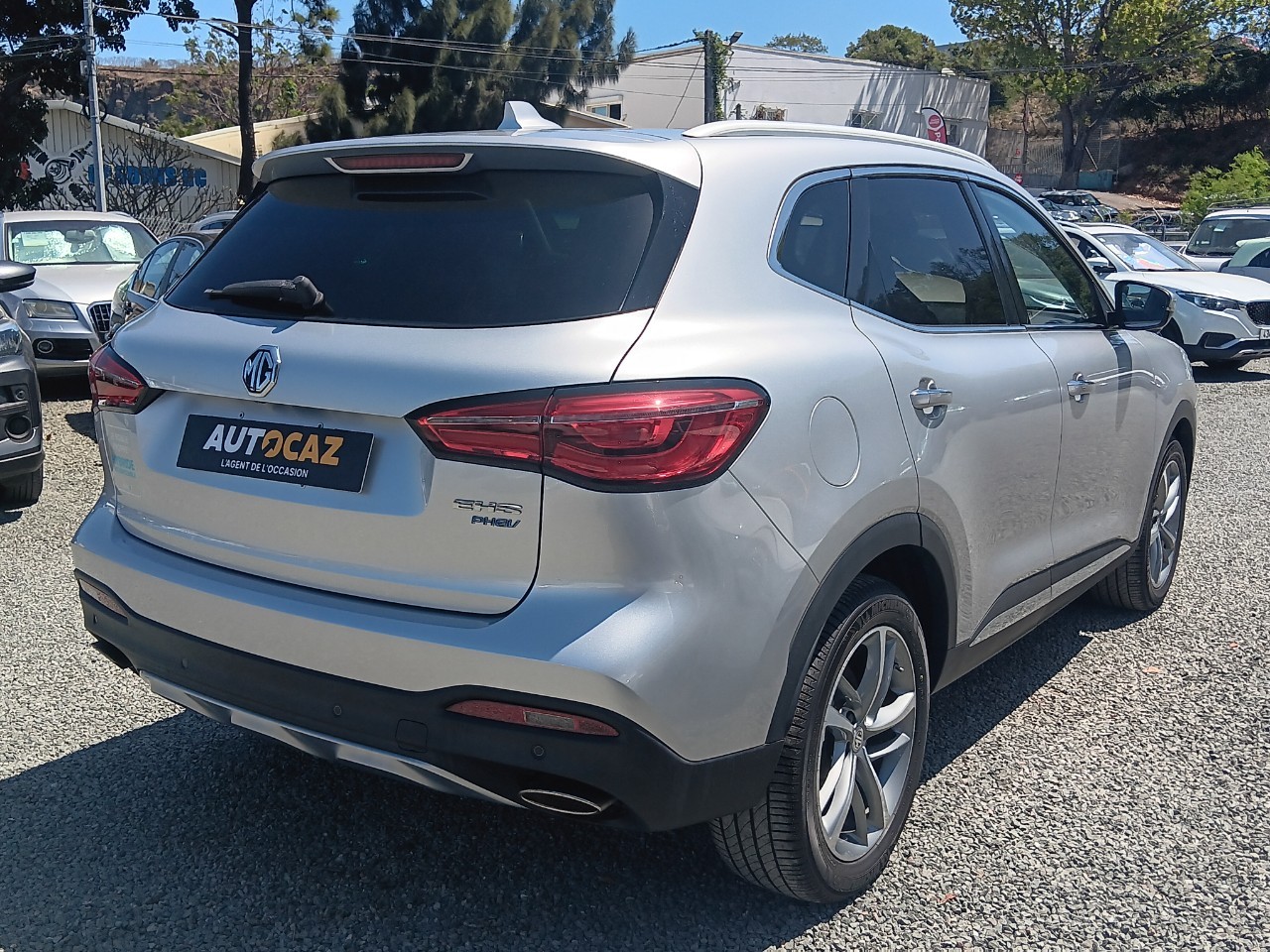 MG eHS Deluxe Rechargeable luxury interior